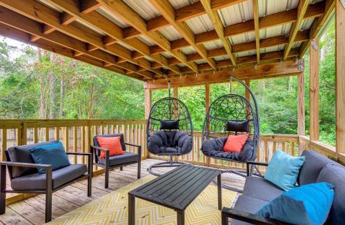 Daphne House | Daphne Home w/Deck: Close to Beaches & Parks!