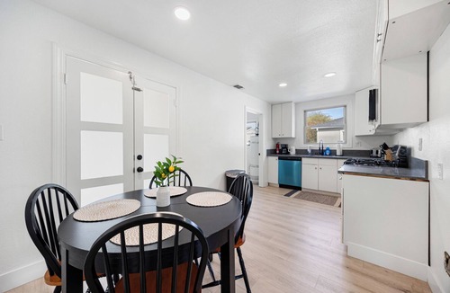 Southeastern Sacramento House | Dapper 2-Bedroom Abode: Chic & Cozy