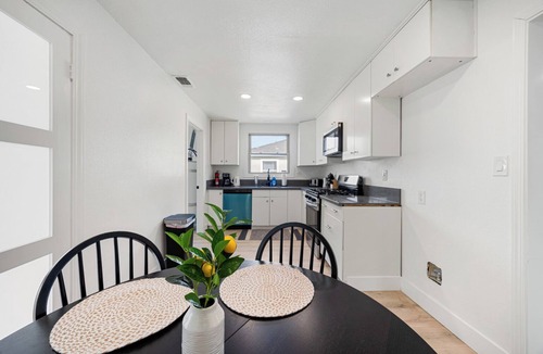 Southeastern Sacramento House | Dapper 2-Bedroom Abode: Chic & Cozy
