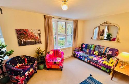 Keynsham Apartment | Dapps Hill Haven - between Bristol and Bath, both 9 mins by train!