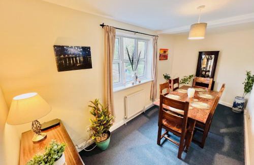 Keynsham Apartment | Dapps Hill Haven - between Bristol and Bath, both 9 mins by train!