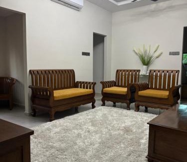 Ayer Baloi House | Dar Aura Homestay