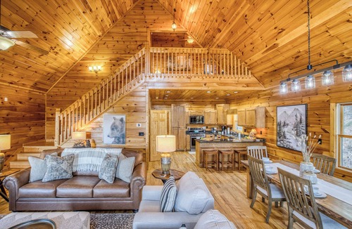 Ridges Over the Lake Cabin | Darby’s Ridge - view, pet friendly, hot tub