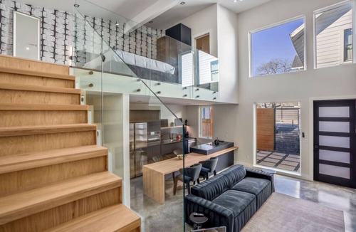 East Downtown Houston House | Dark loft · The O’Four Lofts - Midnight Lux