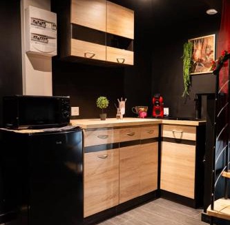 Saint-Omer Hotel | Dark love room