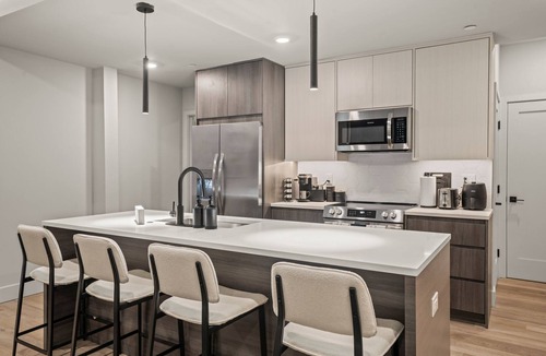 Mantua Apartment | Dark Midnight 2.0