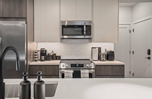 Mantua Apartment | Dark Midnight 2.0