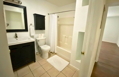 Kempner House | Dark Sky Estate: 3 King Beds l 3 Acres l Sleeps 12