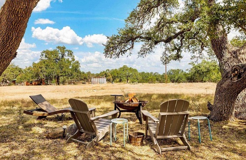 San Marcos Cabin | Darksky Stargazing Dome on 11 Acre Wildlife Preserve | Cozy Glamping Retreat with Bathroom & Shower