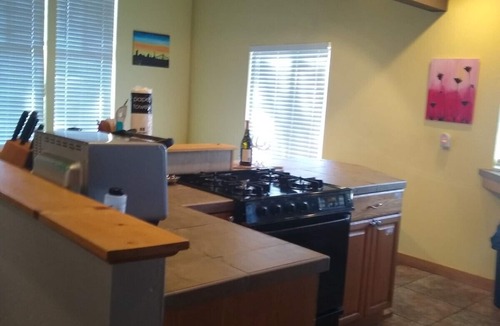 Lake Forest House | Darling Cabin at the Heart of Tahoe City. Pool. Jacuzzi. Wifi. Tennis.