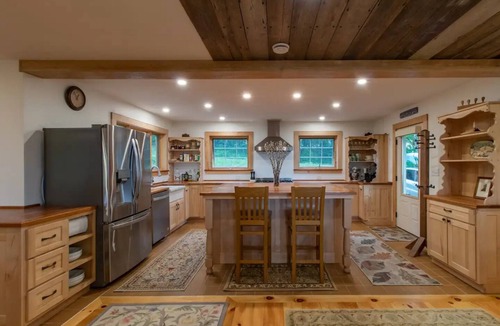 East Burke House | Darling Hill Oasisnn