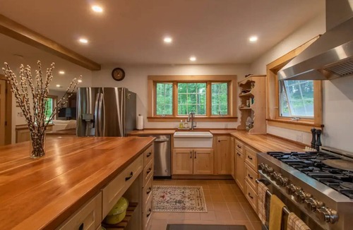 East Burke House | Darling Hill Oasisnn