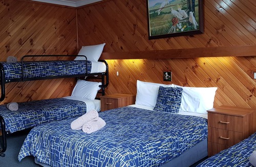 Bourke Hotel | Darling River Motel