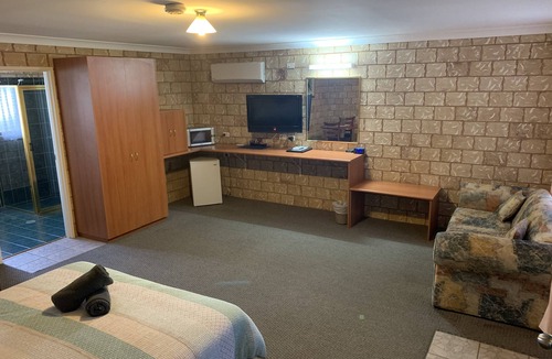 Bourke Hotel | Darling River Motel