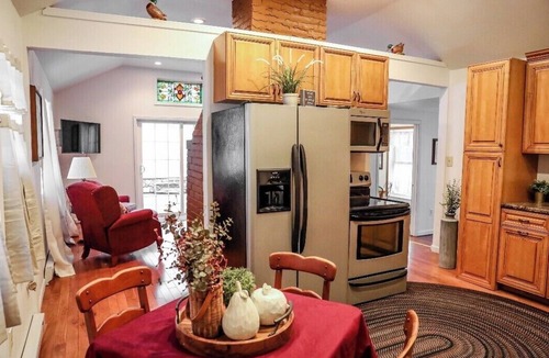 Ligonier Cottage | Darlington cottage Pet-Friendly