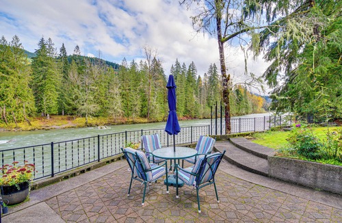 Darrington House | Darrington Home on River w/Mountain Views