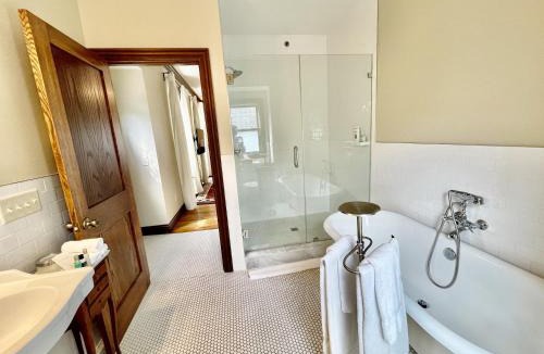 Rochester Hotel | Dartmouth House Inn