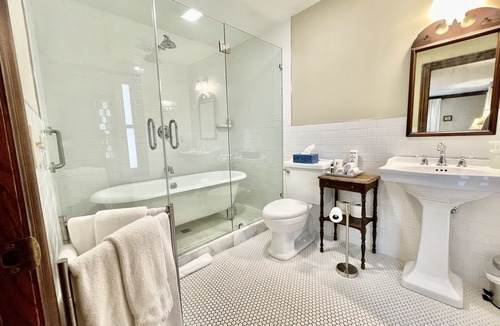 Rochester Hotel | Dartmouth House Inn