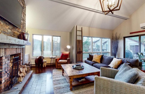 West Hartford House | Dartmouth Place Retreat