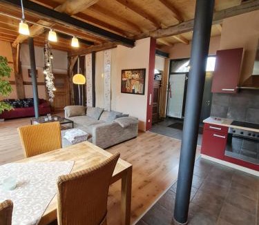 Castell Apartment | Das Castellchen, Historische Scheune und Garten