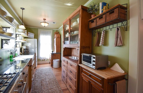 Schulenburg House | Das Meyer Haus - Luxe Victorian Gem