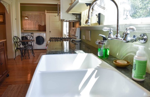 Schulenburg House | Das Meyer Haus - Luxe Victorian Gem