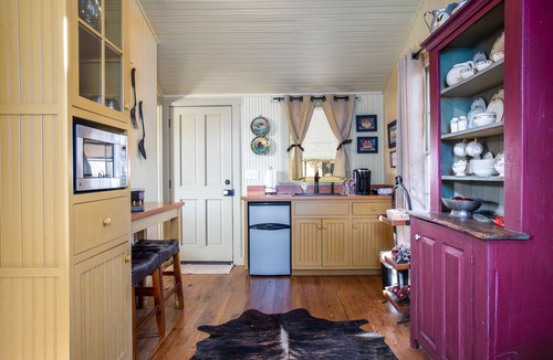 Fredericksburg Cabin | Das Solheid Sunday House | Close to Main