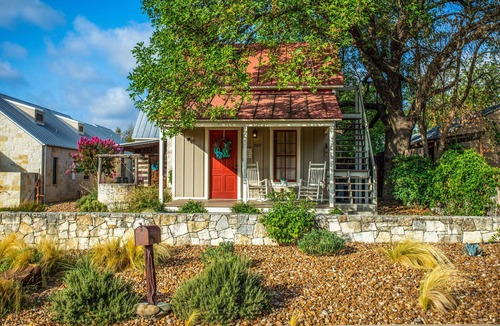 Fredericksburg Cabin | Das Solheid Sunday House | Close to Main