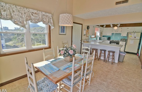 Surf City House | Daughtry: Sun, Sand & Coastal Comfort