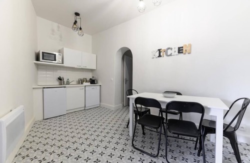 Porte de Saint-Cloud Apartment | Daumier, 2 Bdrs, 6-8 people, Flat near La Seine, Great Location