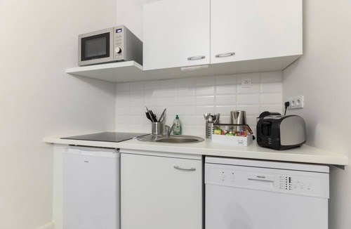 Porte de Saint-Cloud Apartment | Daumier, 2 Bdrs, 6-8 people, Flat near La Seine, Great Location