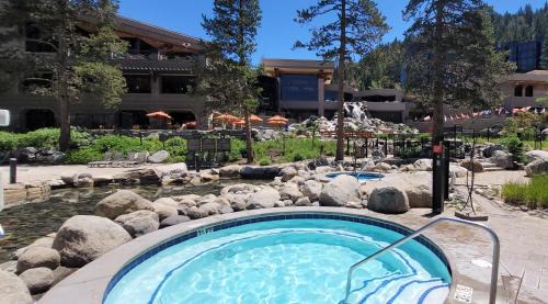 Olympic Valley Apartment | Dav's Slopeside King Studio - Resort & Spa at Everline
