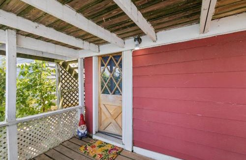 Monticello Hotel | Dave's Last Resort Lakeside - Long Stay Discount - Comfy Cabin 5