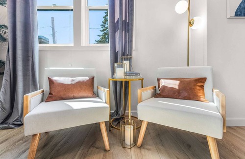 Minor House | Dave's Sweet Suite - 84 Walkscore!