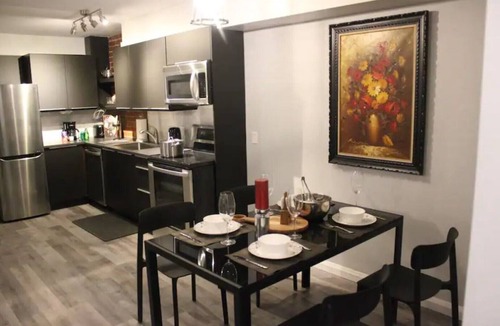 Orillia Apartment | DaVel DeLuxe Sunsets