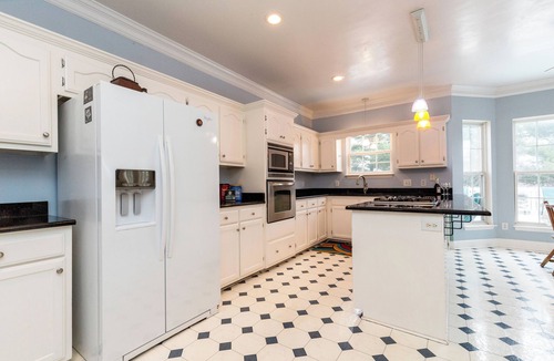 Murfreesboro House | David's Fun House - Sleeps 24. Pool Table, Ping Pong, Piano.n5 Bedrooms, 3 Baths
