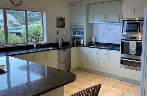 Coopers Beach House | Davinas - The Beach House