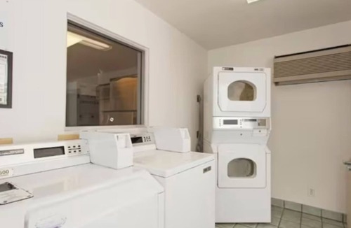 Davis House | Davis- Private one-bedroom with pool