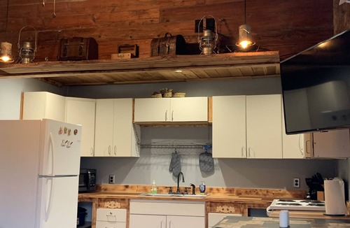 South Side Cottage | DAWG HOUSE quiet get away centrally located in Corpus Christi