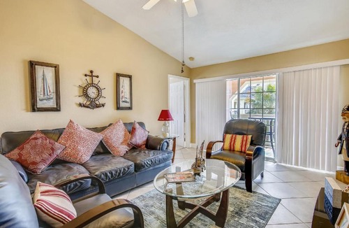 Galveston Apartment | Dawn 831-Beach Getaway