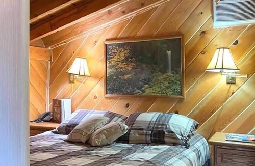 Chemult Hotel | Dawson House Lodge