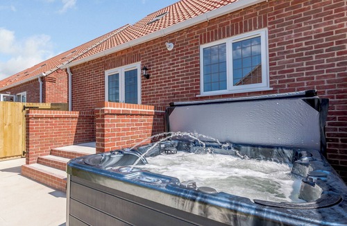 Mablethorpe and Sutton Cottage | Dawson Park 6 - UK12665