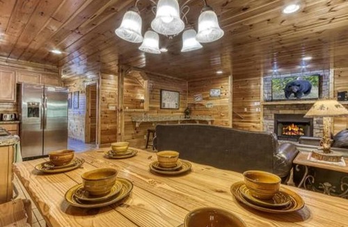 Hemlock Hills Apartment | Day Dreamer Cabin With Views by Beyond Expectations