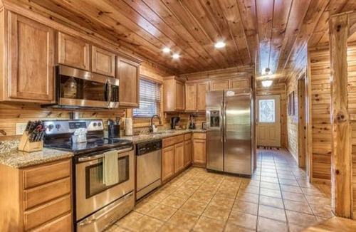 Hemlock Hills Apartment | Day Dreamer Cabin With Views by Beyond Expectations