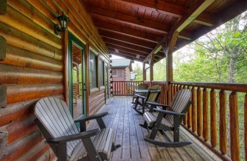 Hemlock Hills Apartment | Day Dreamer Cabin With Views by Beyond Expectations