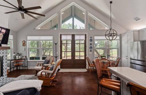 Dripping Springs House | Day Drippin' Farm-stay
