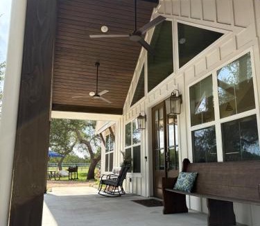 Dripping Springs House | Day Drippin' Farm-stay