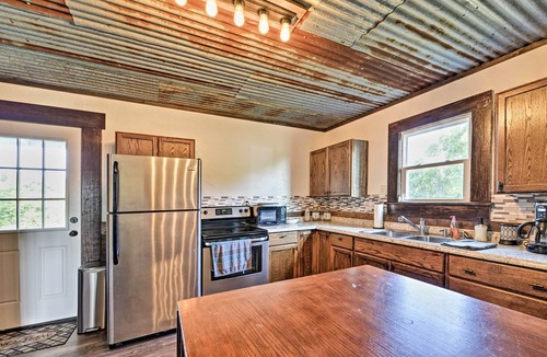 McLennan County House | Day Trip to Waco & Temple: House on Cattle Farm