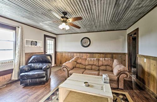 McLennan County House | Day Trip to Waco & Temple: House on Cattle Farm