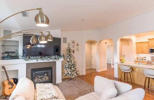 Daybreak Condo | Daybreak Gateway Skiing, Office & Views